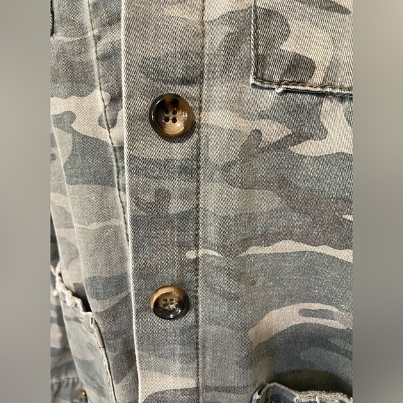 Mustard Seed women's medium distressed cargo pocket button down shacket EUC - Picture 2 of 10